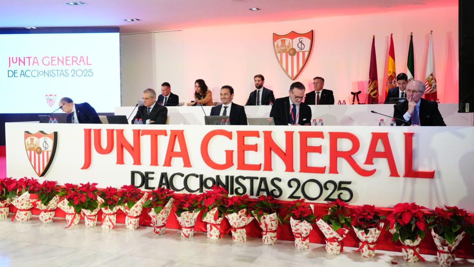 ARRANCA LA JUNTA GENERAL DE ACCIONISTAS CON UN 87,25% DEL CAPITAL SOCIAL  REPRESENTADO | Sevilla FC