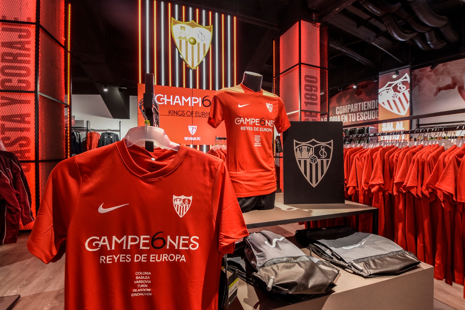 Maillot Officiel Sevilla F.C – Finale UEFA Europa League – Warrior T/XL N°19 Reyes